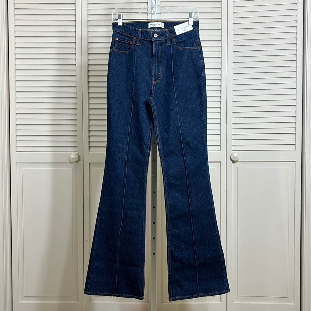 NWT Abercrombie & Fitch The Vintage Flare High Rise Jeans Size 2